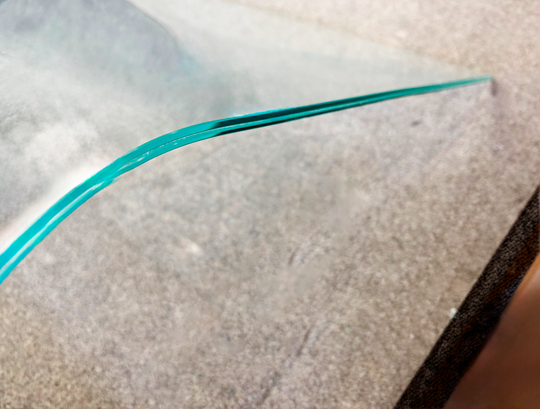 Vidrio curvado laminado: seguridad reforzada para retail