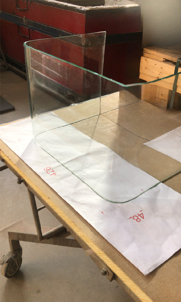 VERRE BOMBÉ MONOLITHIQUE