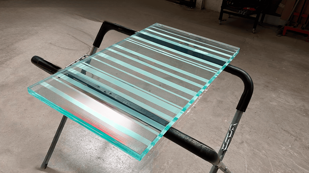 VERRE PLAT FEUILLETÉ AVEC BANDES MATE