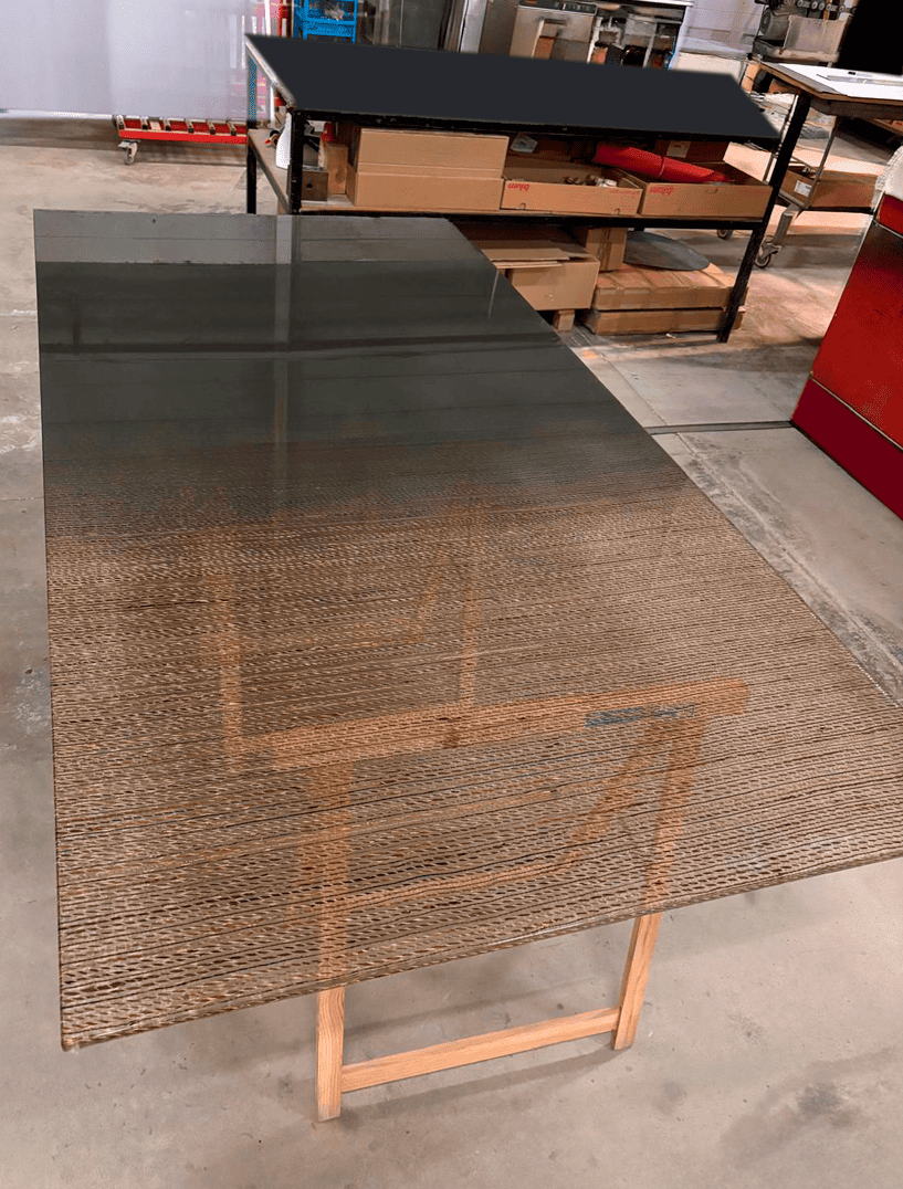 VERRE PLAT FEUILLETÉ AVEC TISSU INCORPORÉ