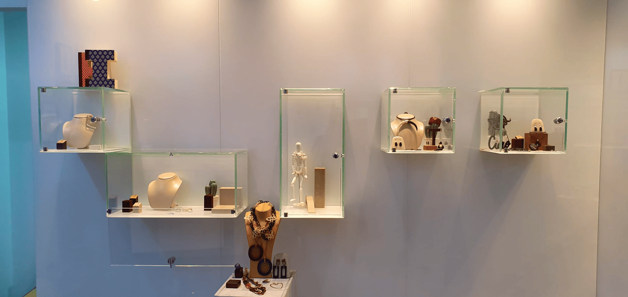 VITRINAS FABRICADAS CON VIDRIO TEMPLADO 10