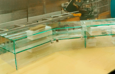 VITRINA FABRICADA CON VIDRIO PLANO TEMPLADO 11