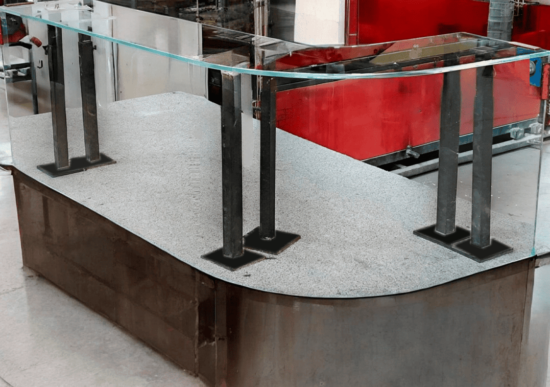 VERRES COLLÉS UV EN VITRINE D'EXPOSITION