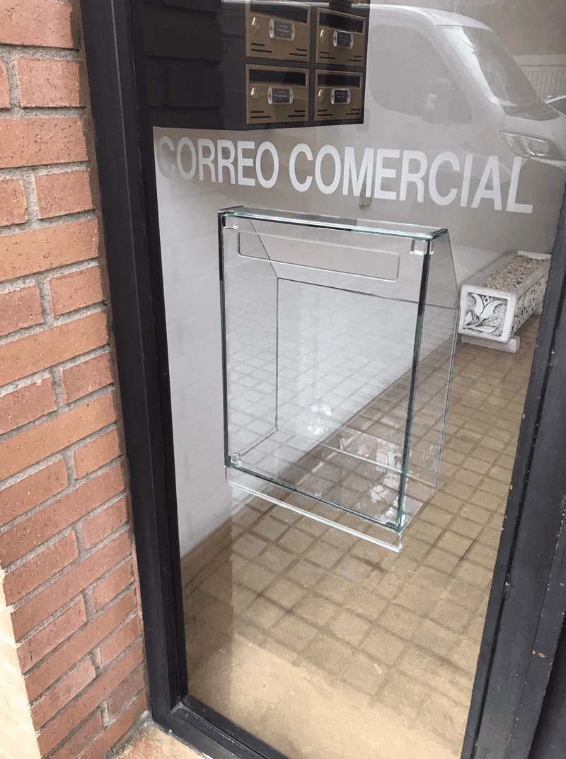 VERRE PLAT TREMPÉ COLLÉ POUR AGENCEMENT COMMERCIAL