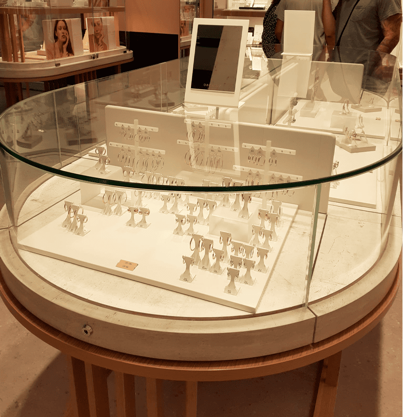 VERRE BOMBÉ FEUILLETÉ POUR VITRINE