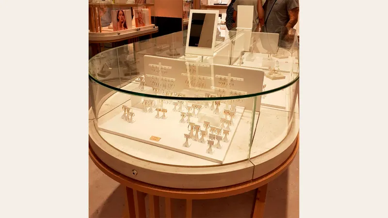 Vidrio curvado laminado a medida para vitrinas de joyería
